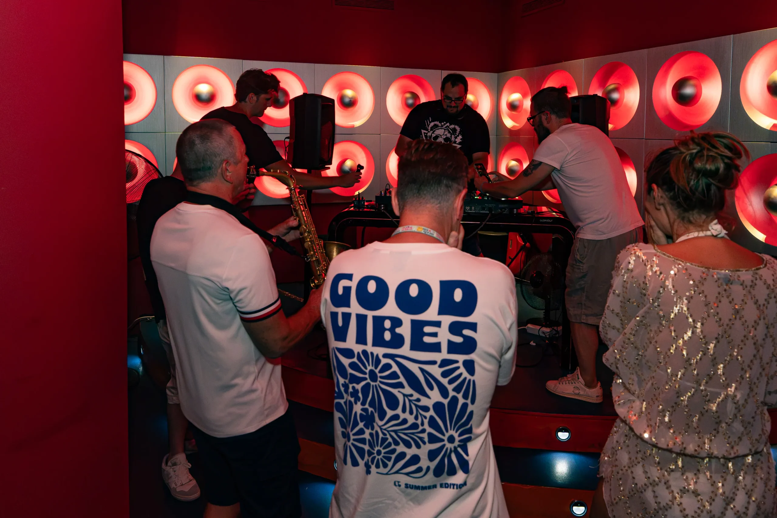 Atmospheric live set of DJ Teddy D with crowd silhouettes and stage lights